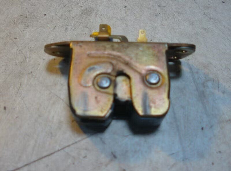 SLOTVANGER ACHTERKLEP Volvo S40 (VS) (01-1995/12-2004), Gebruikt, Info@volvocars.com, Ophalen of Verzenden, Volvo