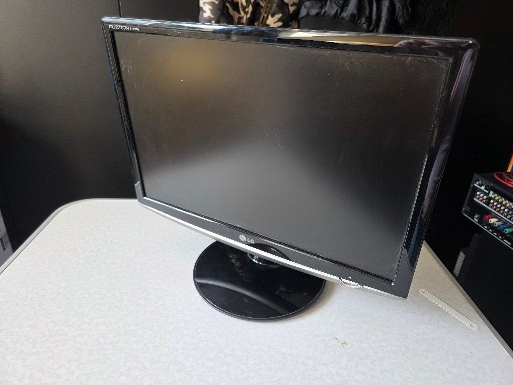 LG Flatron W1952TQ 19 inch monitor, Ophalen, Gebruikt, Kantelbaar, 1 tot 2 ms
