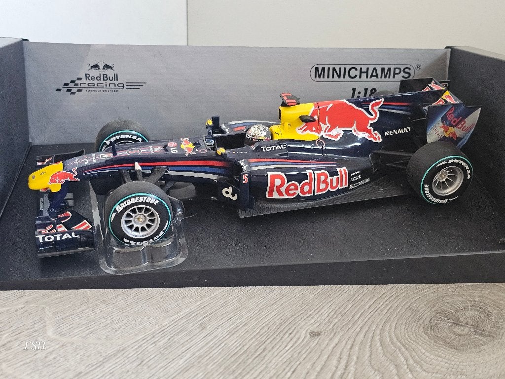 RB6, S. Vettel # 5, Winner GP Brazil 2010, Minichamps., Hobby en Vrije tijd, Modelauto's | 1:18, Ophalen of Verzenden, Zo goed als nieuw