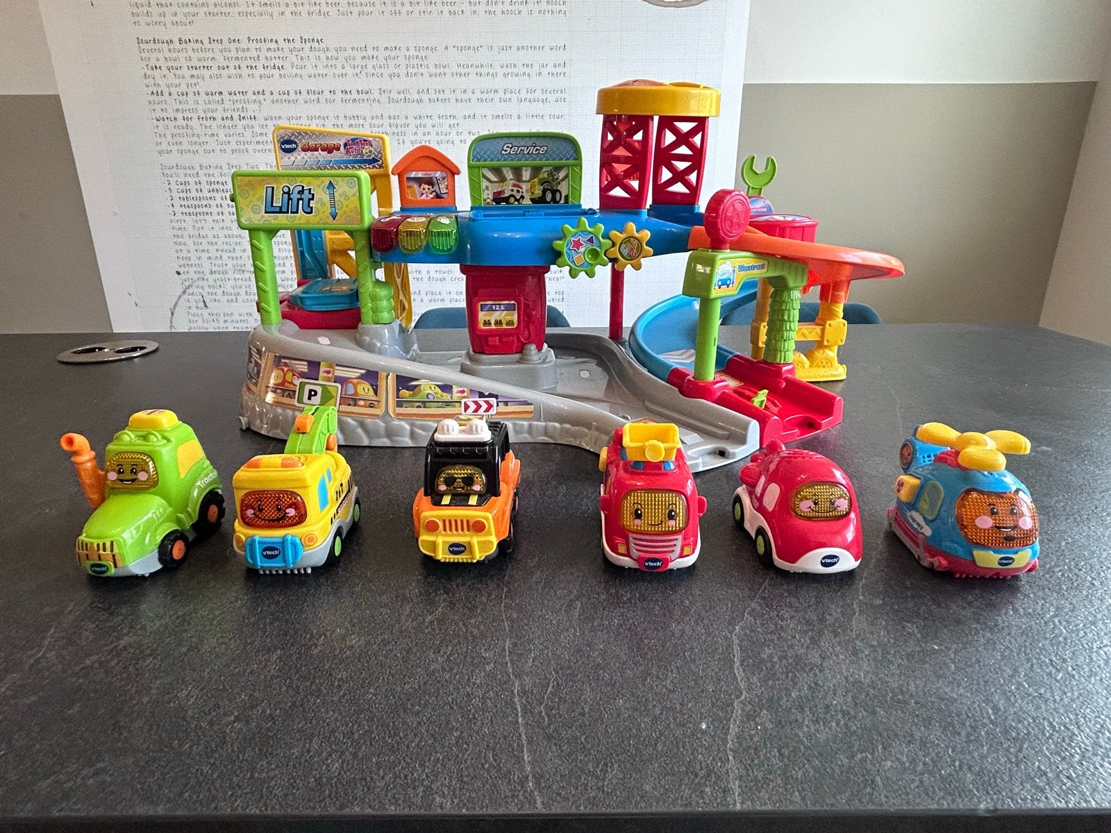 VTech Toet Toet Auto's Garage met 6 auto's, Kinderen en Baby's, Ophalen, Zo goed als nieuw