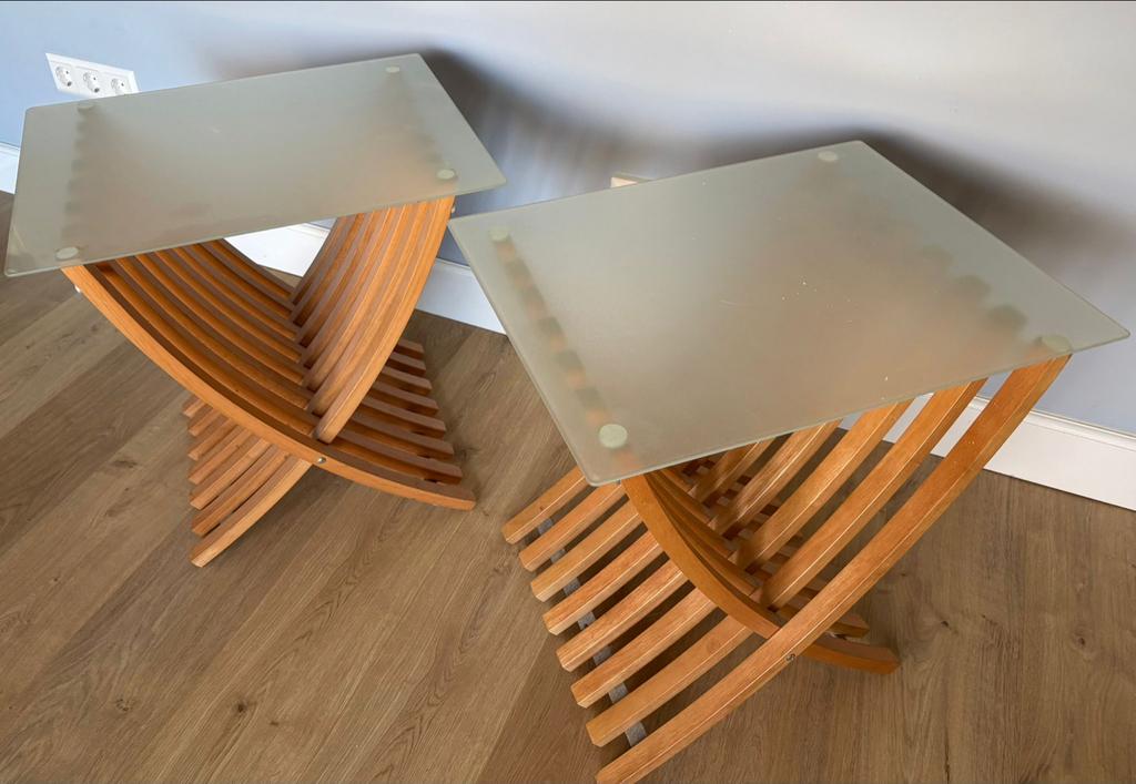 Twee Ikea nachtkastjes met glazen blad, Ophalen, Gebruikt, Minder dan 45 cm, 55 tot 70 cm