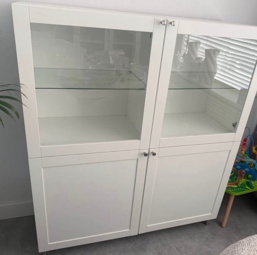 1 witte kast 1 jaar oud - € 100, Ophalen, 100 tot 150 cm, 25 tot 50 cm, Met deur(en)