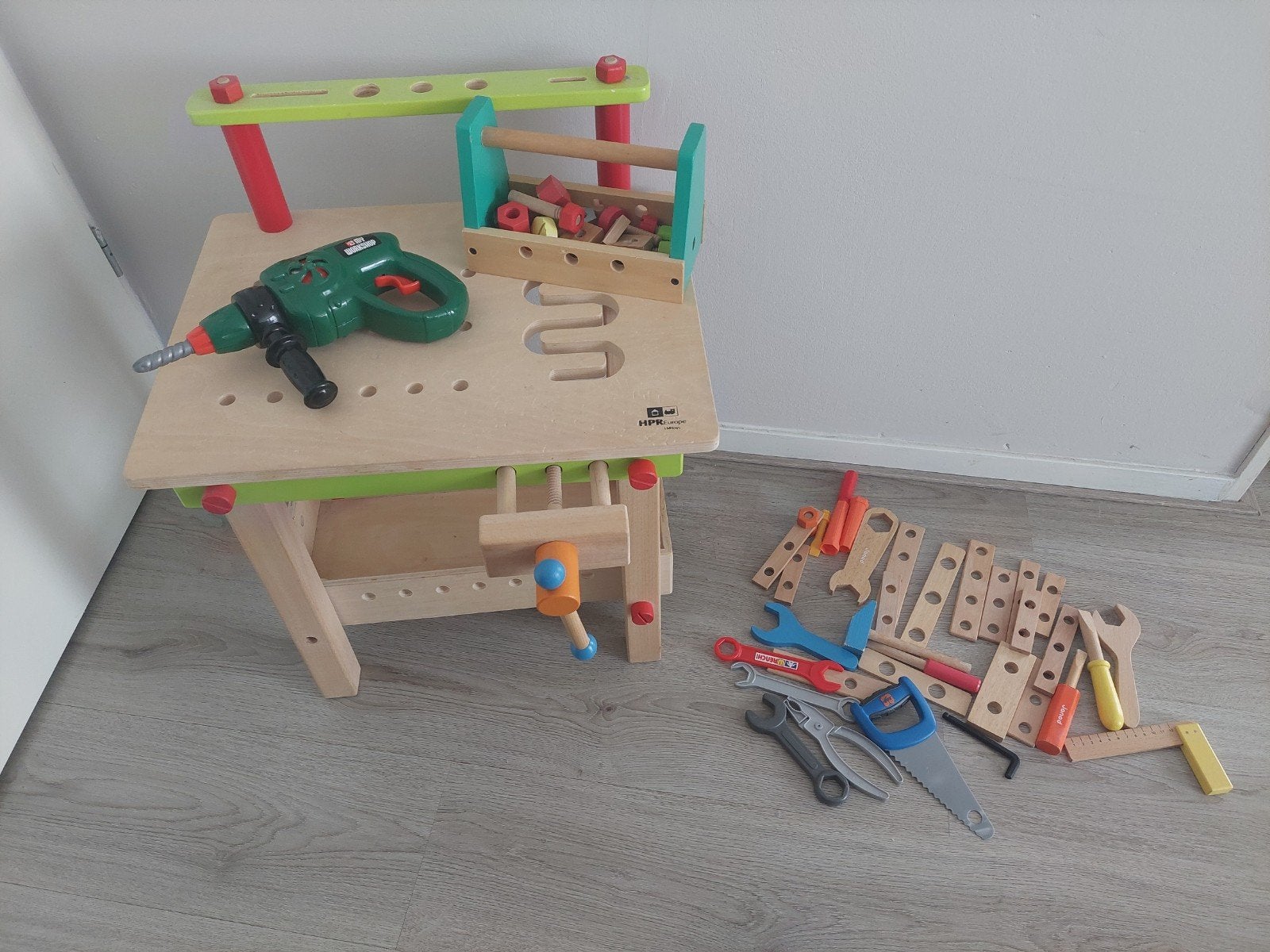werkbank met gereedschap en boormachine, Ophalen, Gebruikt