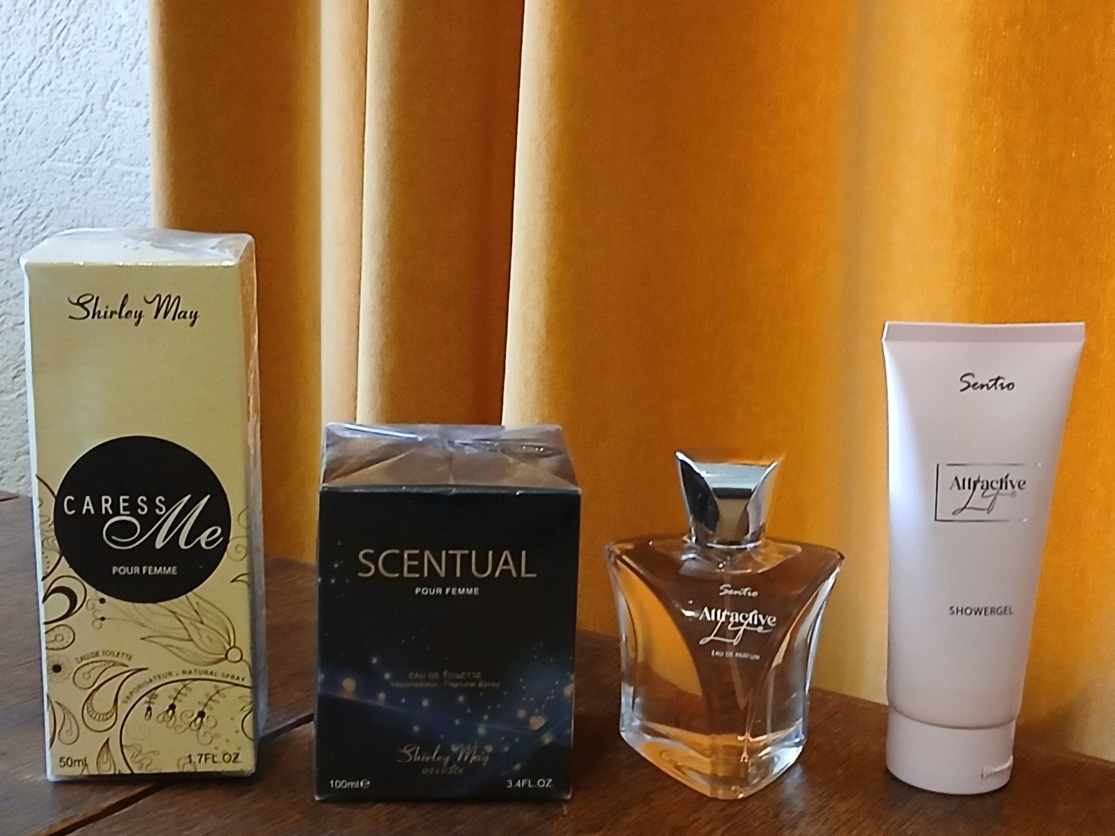 2  EAU DE TOILETTE(IN PLASTIC) 1  EAU DE PARFUM  1  SHOWER, Sieraden, Tassen en Uiterlijk, Ophalen of Verzenden, Nieuw