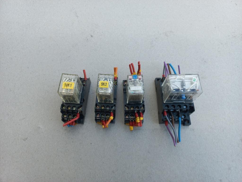 4x relais stuurstroom relay 24 volt dc, Ophalen of Verzenden, Gebruikt