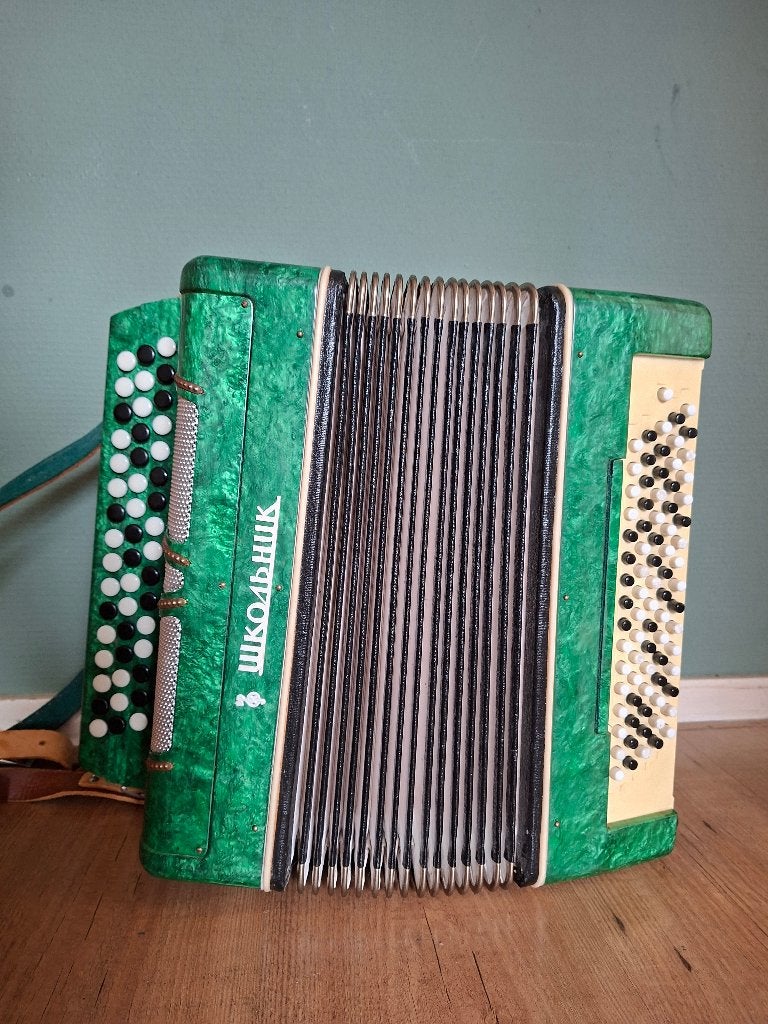 Knopaccordeon Shkolnik, Muziek en Instrumenten, Gebruikt, Met riemen, Overige formaten, Knopaccordeon