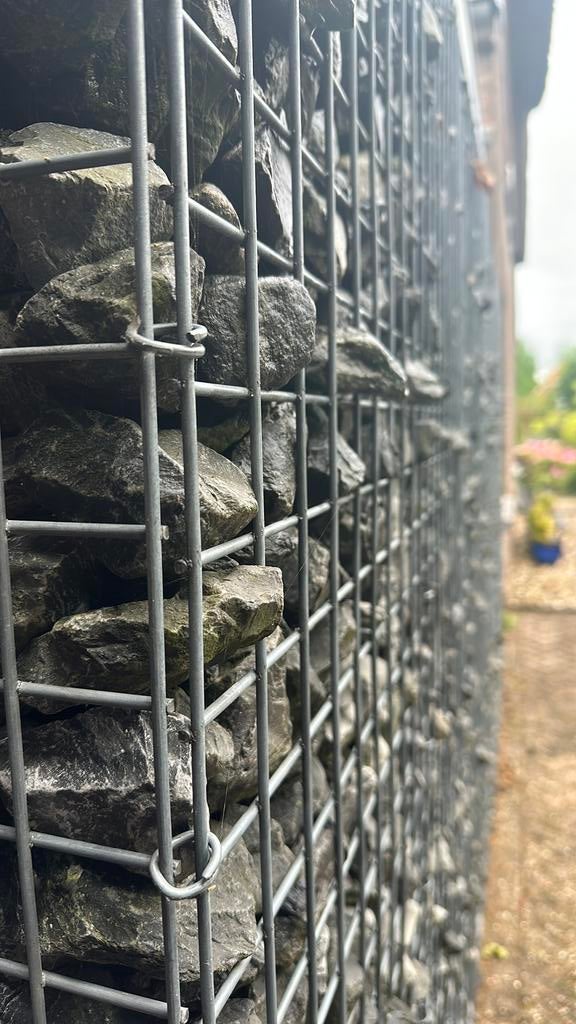 Schanskorf schutting met grijze stenen, Ophalen, Overige materialen, Zo goed als nieuw, 2 meter of meer