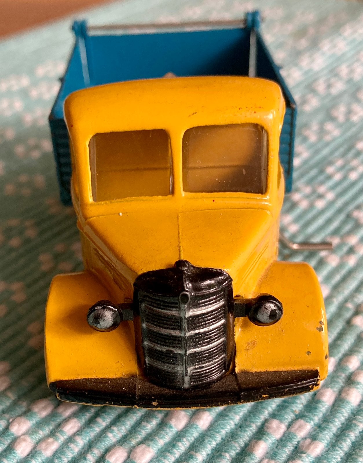 Prachtige Vintage Dinky Toys 410 - (Met Ramen, ca. 1959), Hobby en Vrije tijd, Modelauto's | 1:43, Ophalen of Verzenden, Zo goed als nieuw