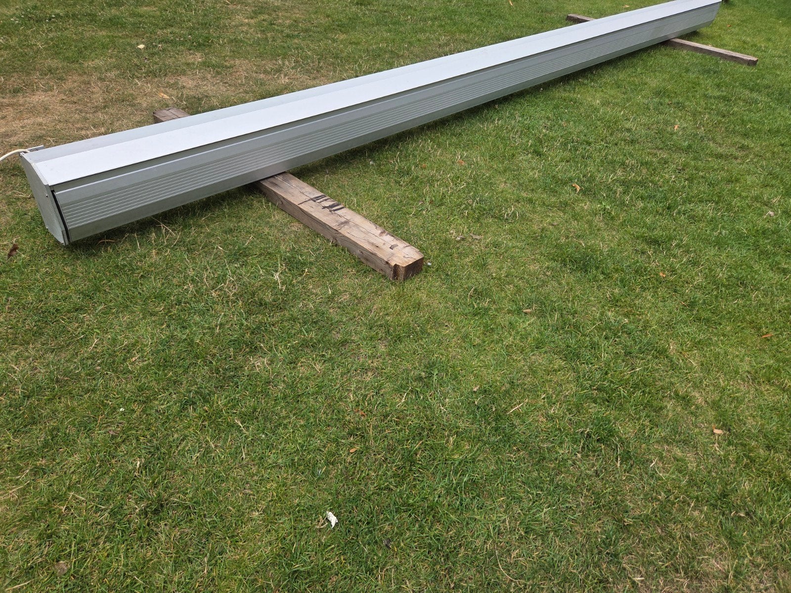 Taupe kleur zonnescherm 5 meter Elektrisch ZEER CHIQUE, Tuin en Terras, Zonneschermen, 450 cm of meer, Elektrisch, Ophalen of Verzenden