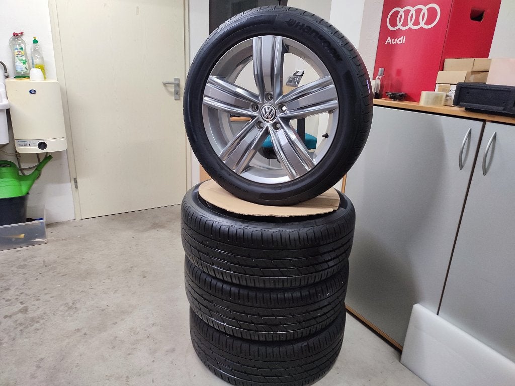Tiguan 5NA Originele 19 inch velgen met hankook zomerbanden, Auto-onderdelen, Banden en Velgen, Gebruikt, Banden en Velgen, 235 mm