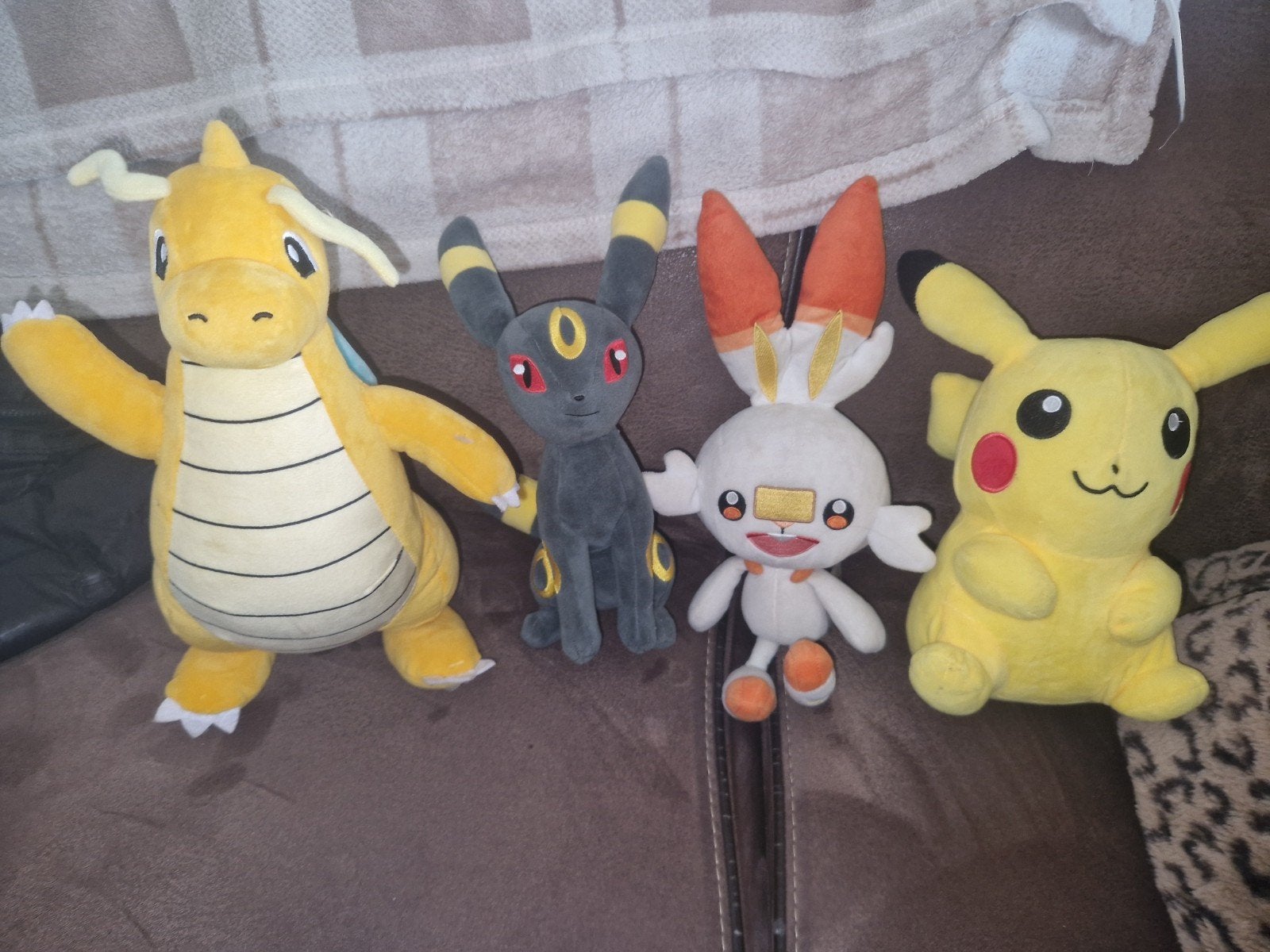 Pokémon Knuffels - Pikachu, Scorbunny, Umbreon, Dragonite, Ophalen of Verzenden, Middelgroot (20 tot 80 cm), Meerkleurig, Met label