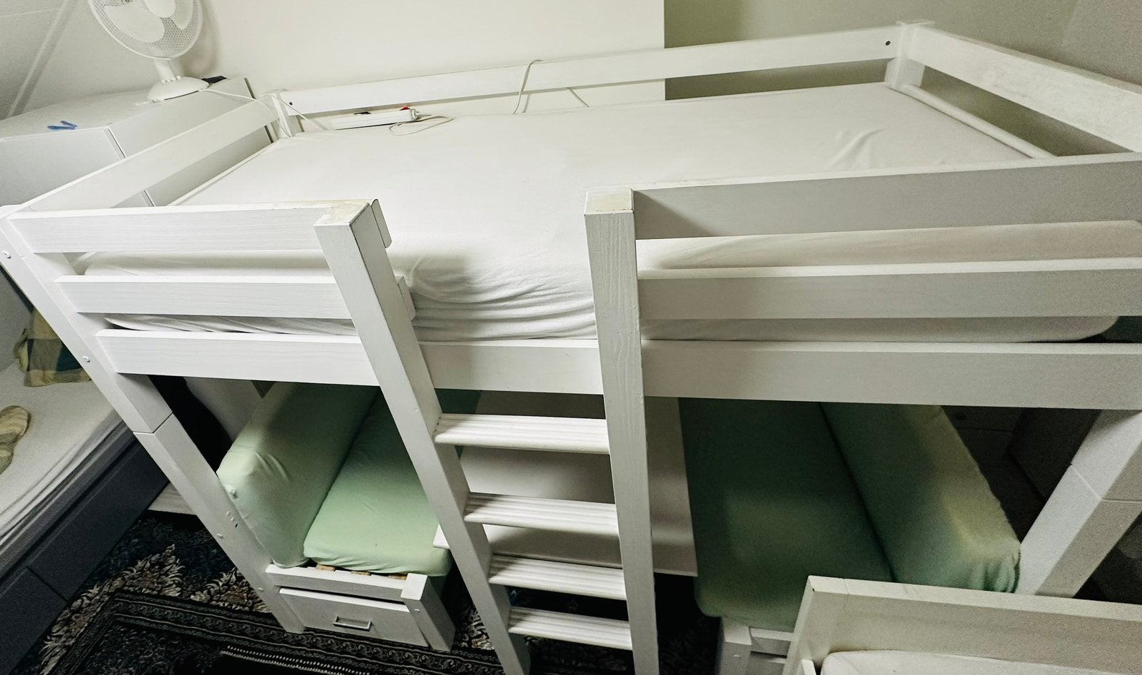 Mooie witte hoogslaper met bureau & zitgedeelte, Huis en Inrichting, Ophalen, Eenpersoons, Zo goed als nieuw, 90 cm