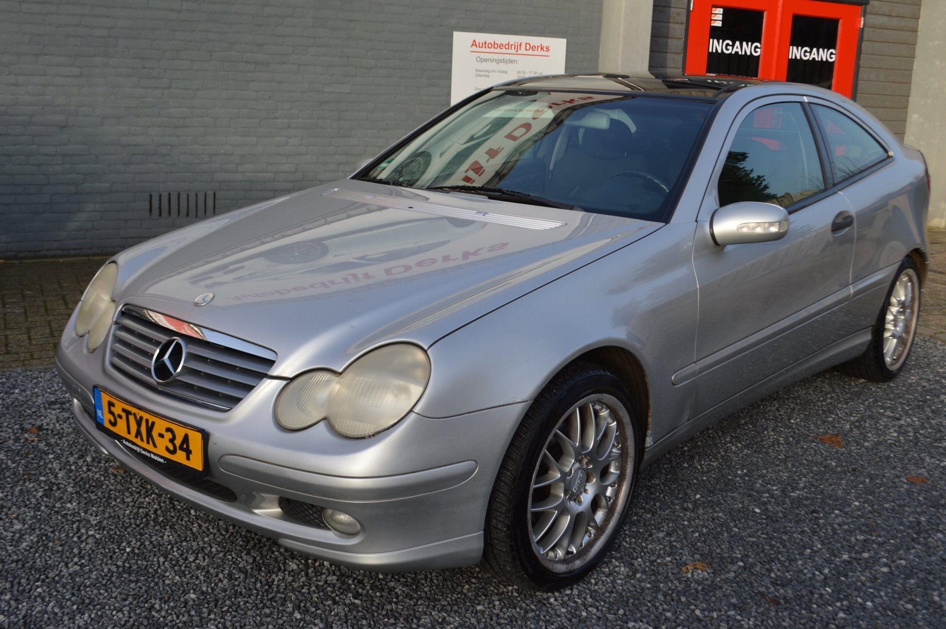 Mercedes-Benz C-klasse Sportcoupé 180 Airco Pano Stuurbekra, Auto's, Gebruikt, 4 cilinders, 129 pk, 4 stoelen