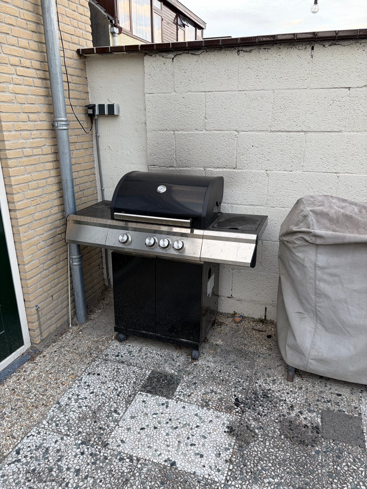 Tarrington House Gasbarbecue K113BCI3 met zijbrander, Ophalen, Gebruikt