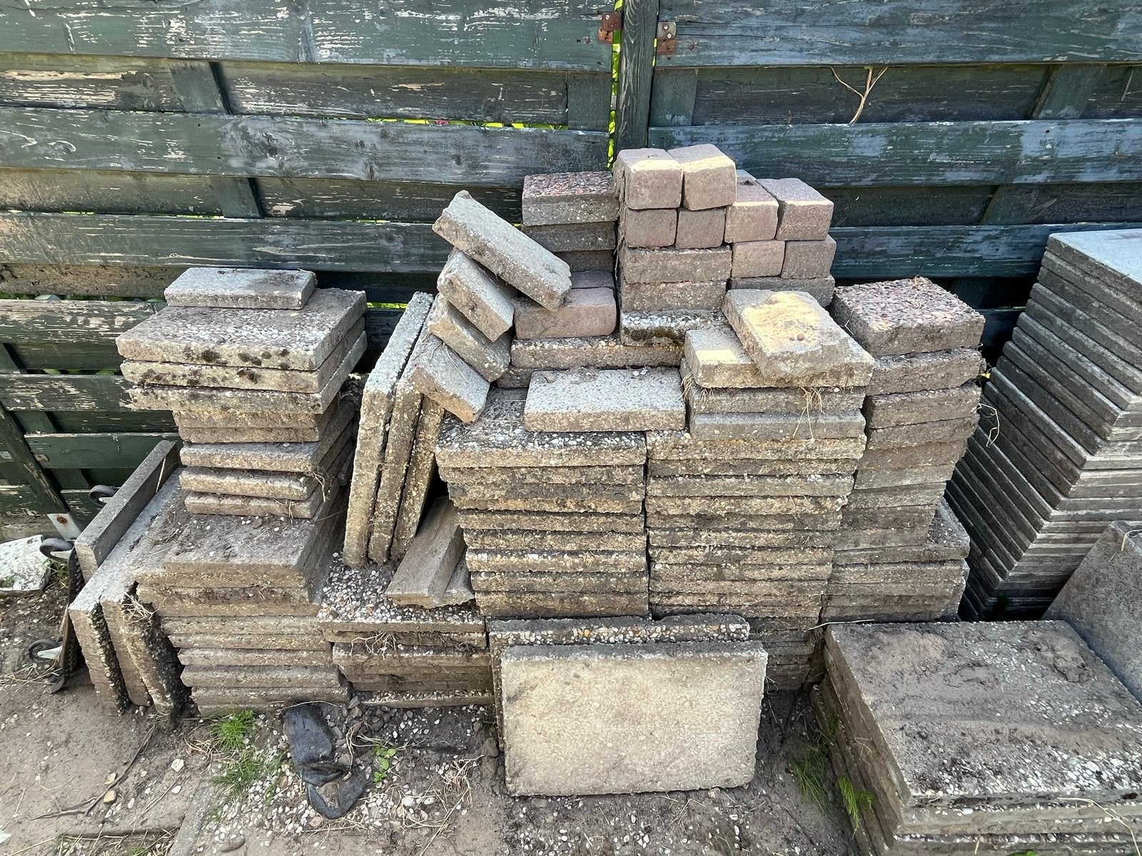 Gratis grindtegels 40x60 circa 50 stuks, Tuin en Terras, Tegels en Klinkers, Ophalen, Gebruikt, Klinkers, 10 m² of meer