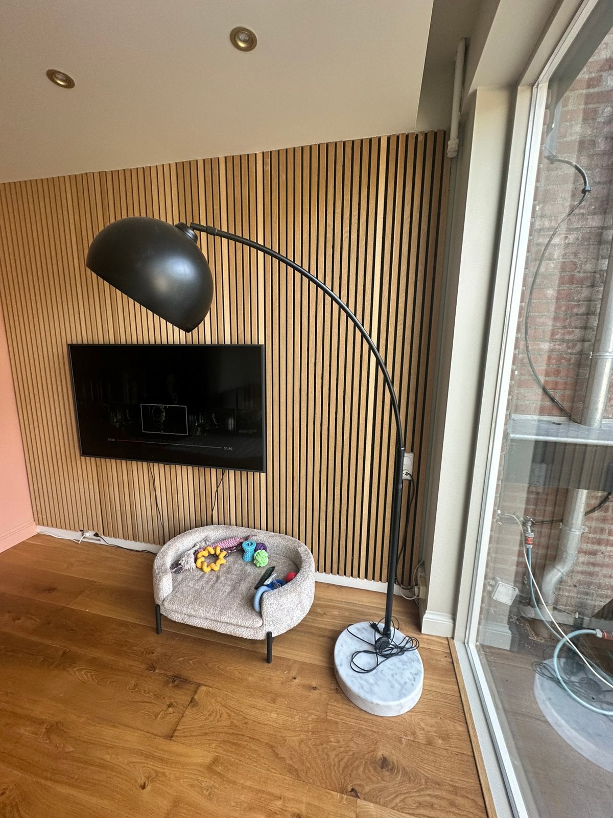 Moderne zwarte booglamp met marmeren voet – vloerlamp, Ophalen, Overige fittingen, Zo goed als nieuw, Metaal