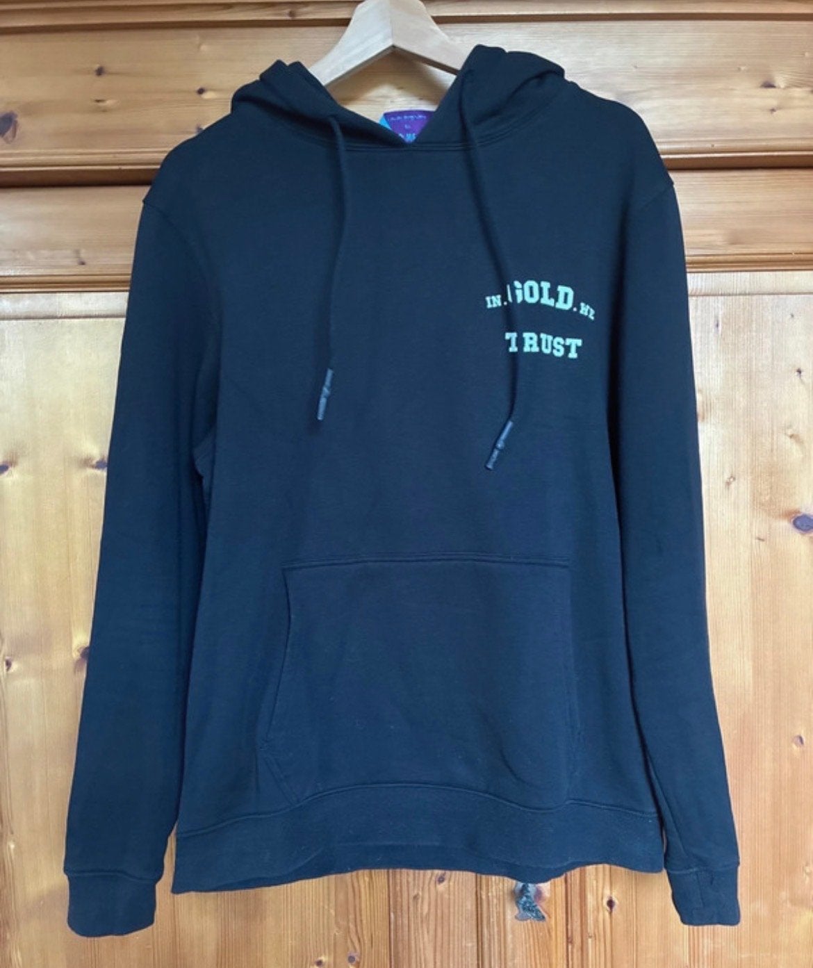 In Gold We Trust hoodie zwart - Maat L, Kleding | Heren, Ophalen of Verzenden, Zo goed als nieuw, Maat 52/54 (L), Zwart
