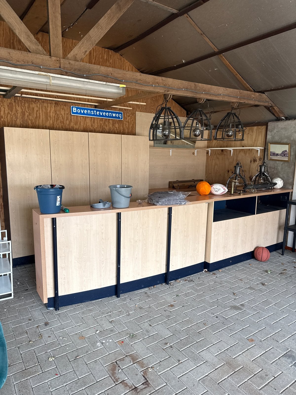 Balie met kasten, Ophalen