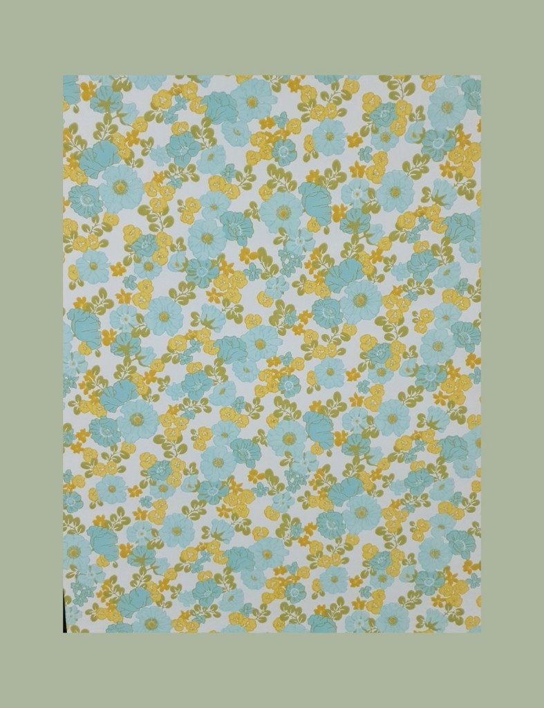 4008 Vintage bloemen behang lichtblauw geel wit groen swiet, Huis en Inrichting, Stoffering | Behang, Verzenden, Wit