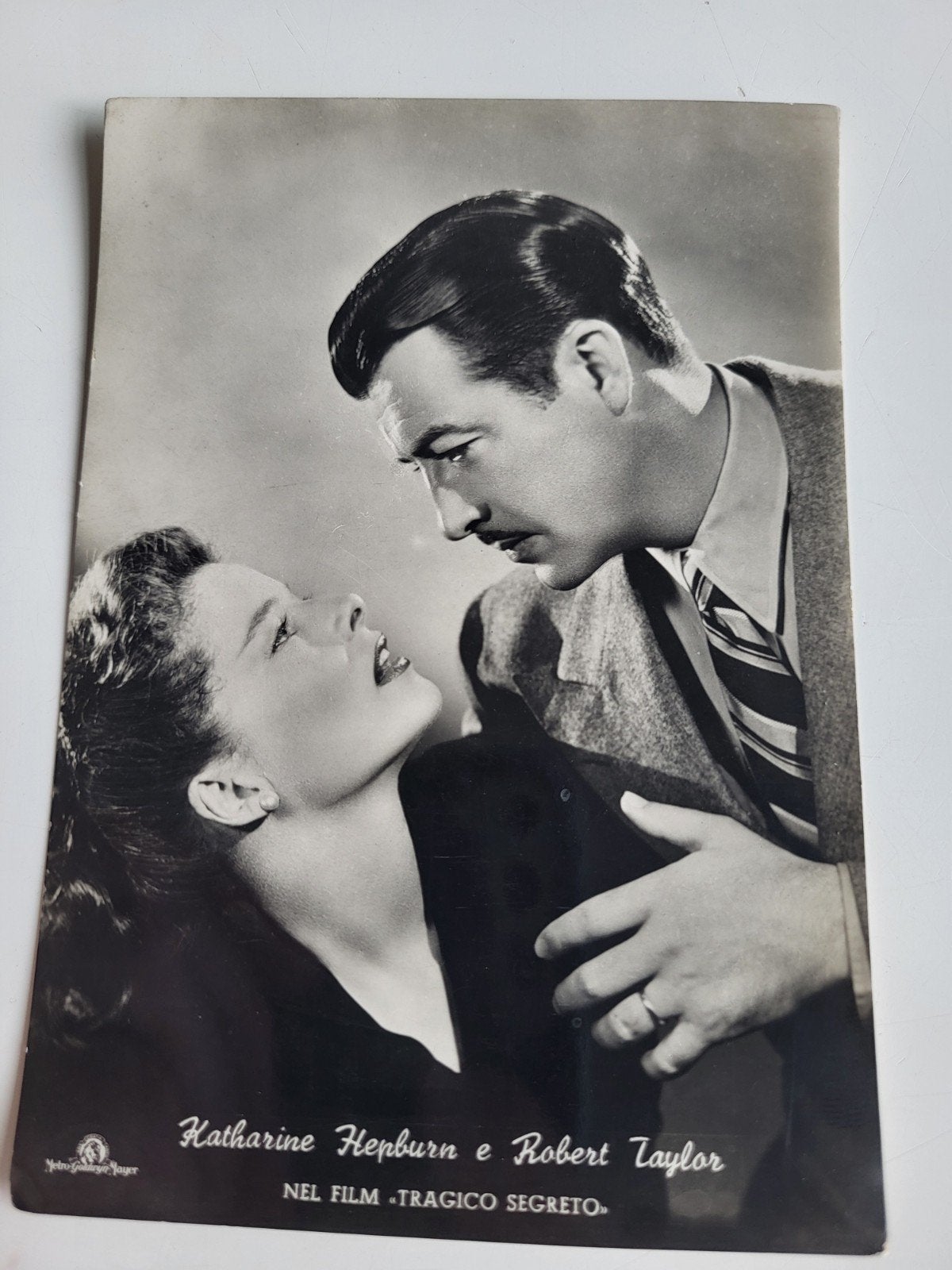 Vintage fotokaart Katharine Hepburn & Robert Taylor, Ophalen of Verzenden