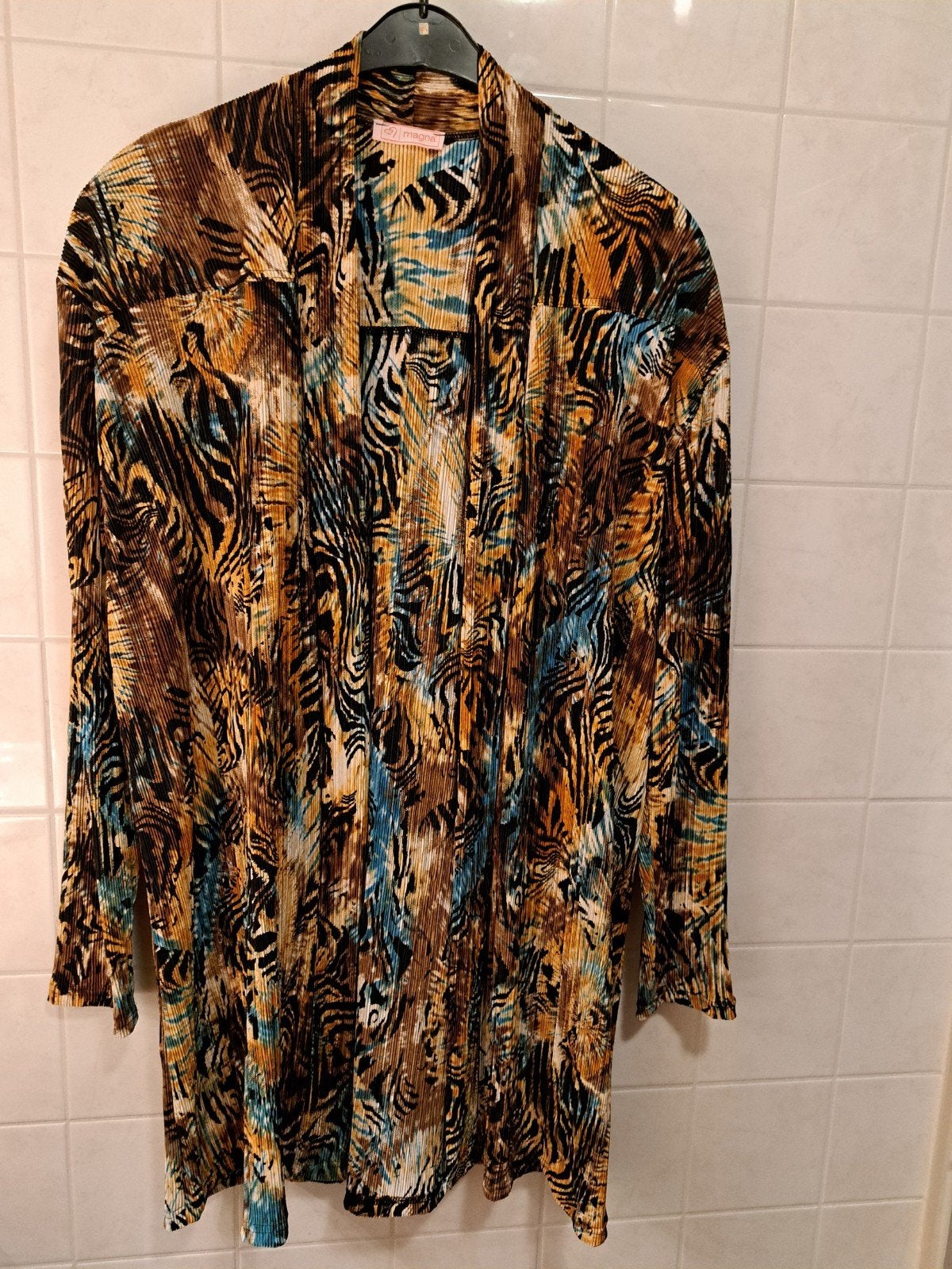 Magna jasjes, shirt's en leggings 44/46 en 48/50, nieuw., Magna, Ophalen of Verzenden, Nieuw
