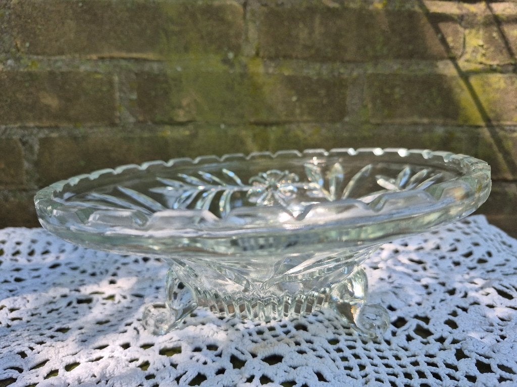 Vintage glazen schaal op voetjes uit grootmoederstijd, Gebruikt, Vintage, Ophalen of Verzenden, Glas