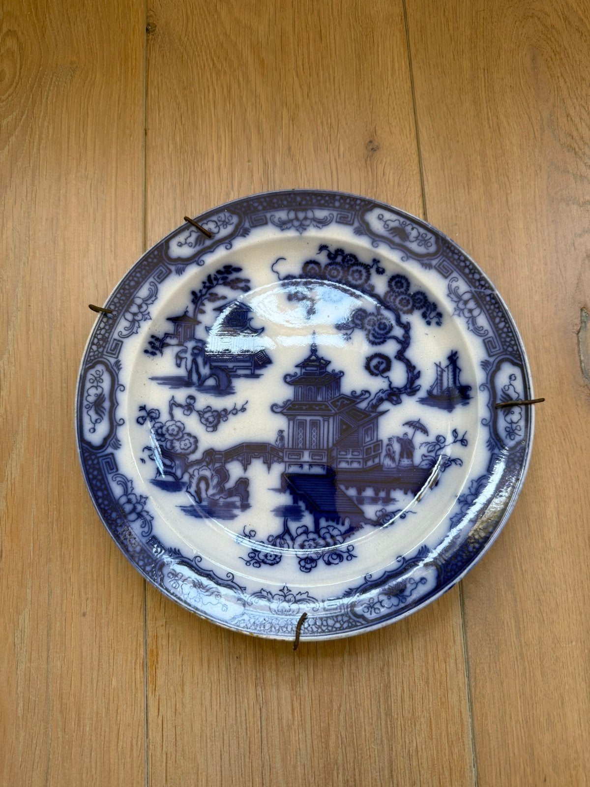 Antiek wit blauw aardewerk, Ophalen