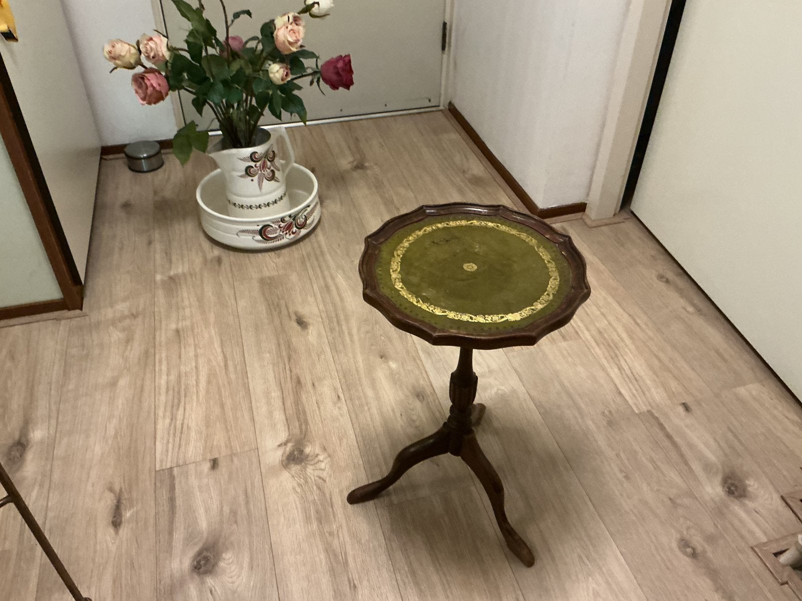 Antiek bijzettafeltje,of bloemtafeltje., Ophalen, Zo goed als nieuw, Rond, Minder dan 55 cm