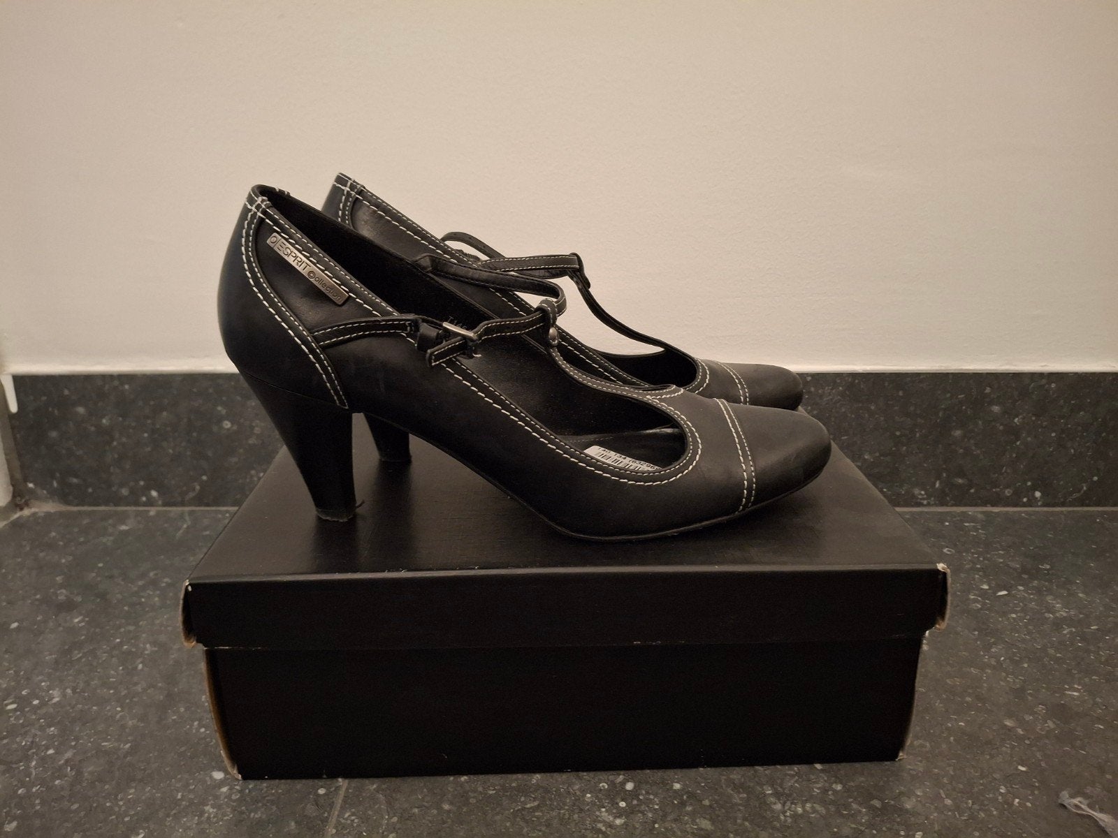 Esprit Collection Zwarte Pumps met Bandje - Maat 39, Pumps, Zwart, Ophalen of Verzenden, Zo goed als nieuw