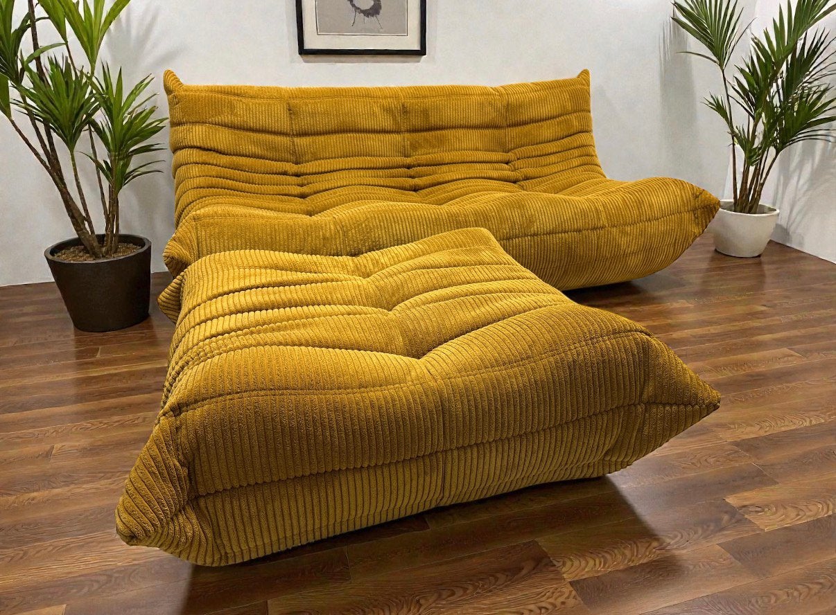 Togo 3zit sofa en poef in Okergele Corduroy (velours côtelé), Ophalen of Verzenden, Zo goed als nieuw, Togo Ligne Roset