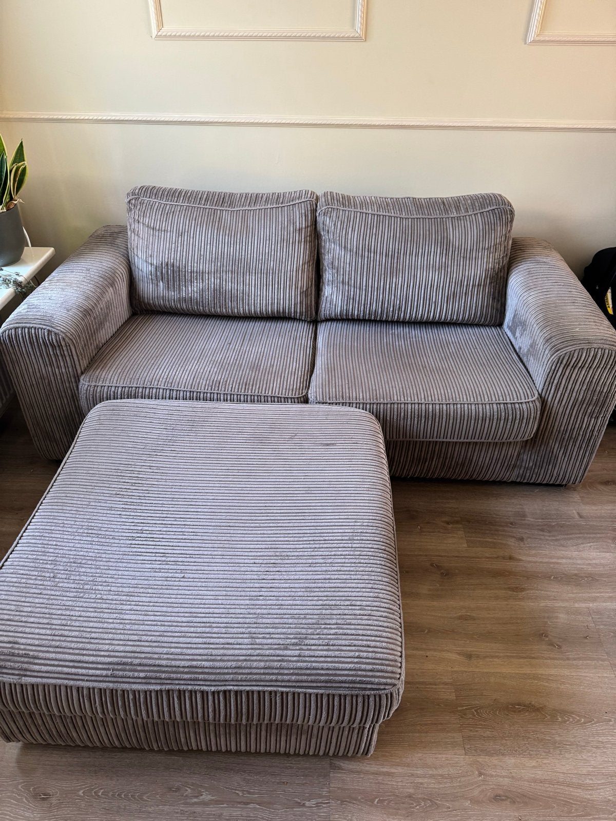 Bruine ribstof bank 2,5 zits met hocker, Ophalen, Gebruikt, Driepersoons, 75 tot 100 cm