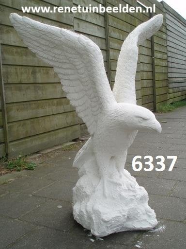 Adelaar ( 6337 ), Ophalen, Nieuw, Beton, Dierenbeeld