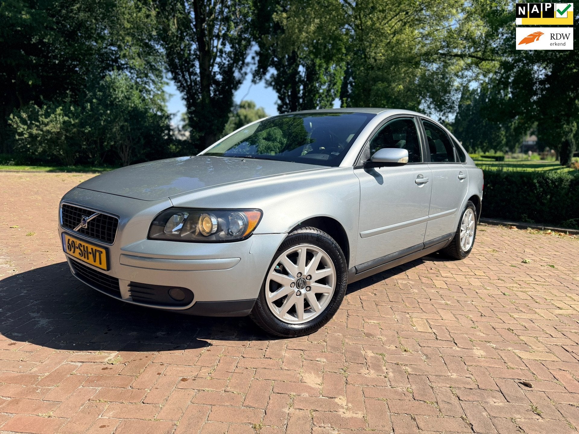 Volvo S40 1.8 Momentum | Airco | Clima | Cruise | Trekhaak, Auto's, Voorwielaandrijving, Gebruikt, Zwart, 4 cilinders