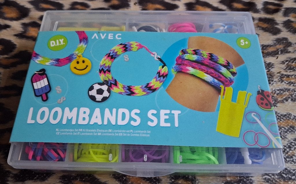 Loom bandjes set in neon kleuren *nieuw*, Ophalen of Verzenden, Nieuw, Knutselset