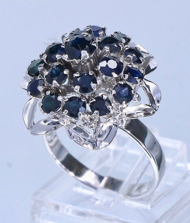 Prachtige Witgouden Entourage Ring met Saffier 14K, Sieraden, Tassen en Uiterlijk, Ophalen of Verzenden, Zo goed als nieuw, Info@kleenedelmetalen.nl