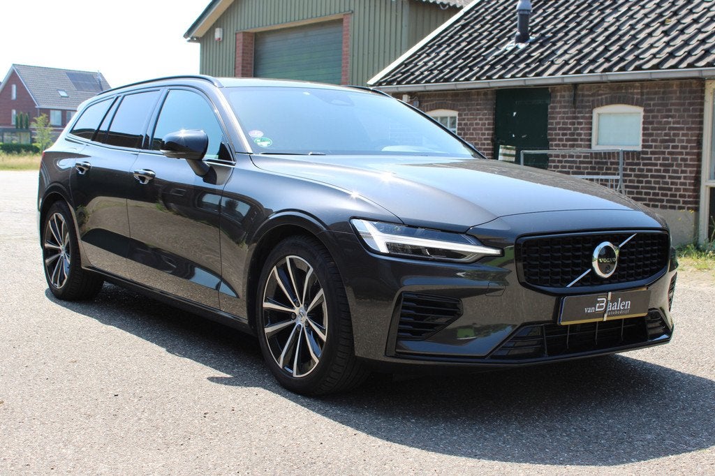 Volvo V60 2.0 T6 Plug-in hybrid AWD Plus Dark SOh 96,8% PANO, Automaat, Gebruikt, 4 cilinders, Lichtsensor