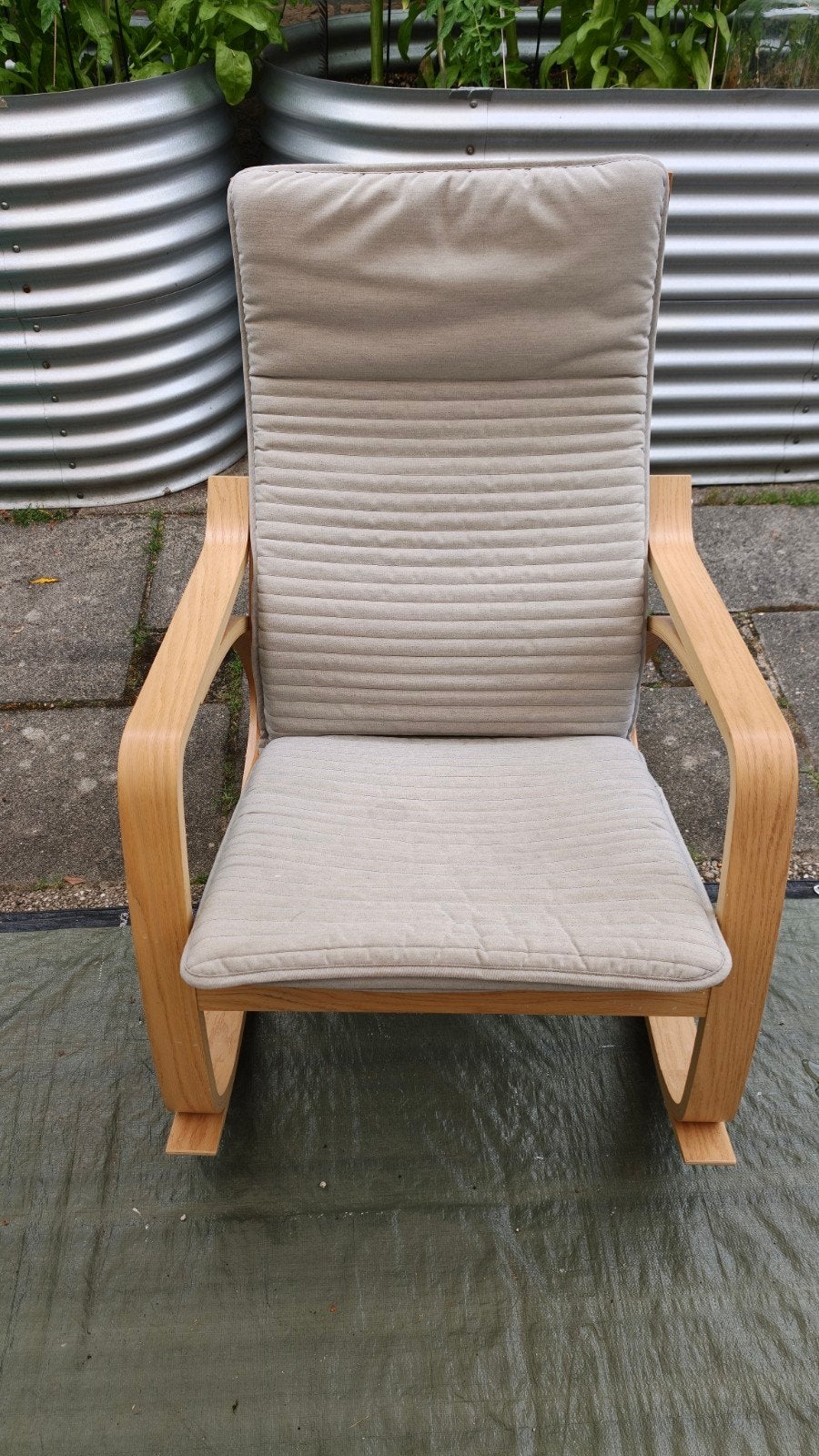 Ikea schommelstoel met beige kussen, Huis en Inrichting, Stoelen, Ophalen, Overige kleuren, Modern, Scandinavisch, Zo goed als nieuw