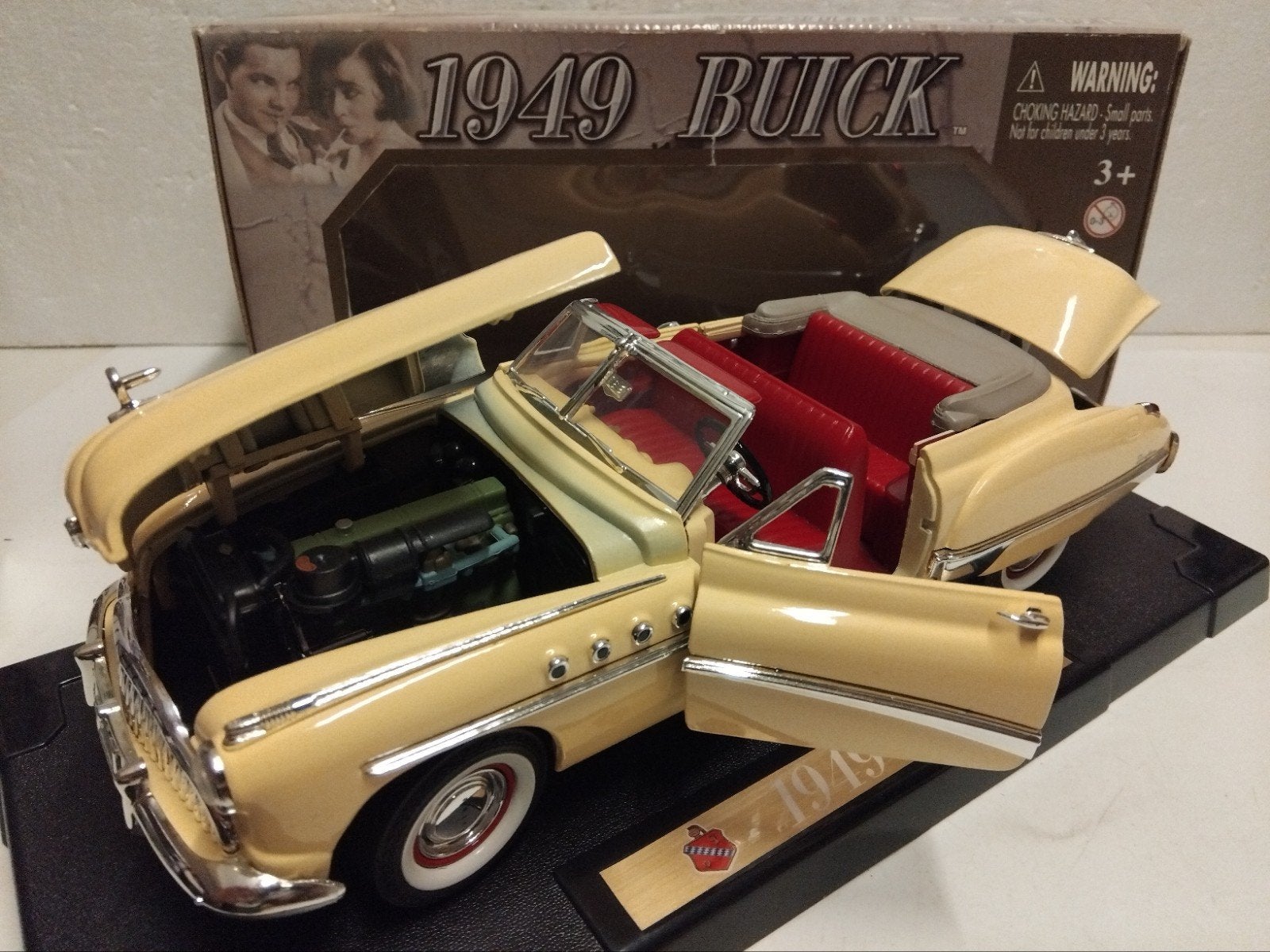 Buick 1949 Convertible beige Motormax metal 1:18 KRD, Hobby en Vrije tijd, Ophalen of Verzenden, Zo goed als nieuw, Auto, Overige merken