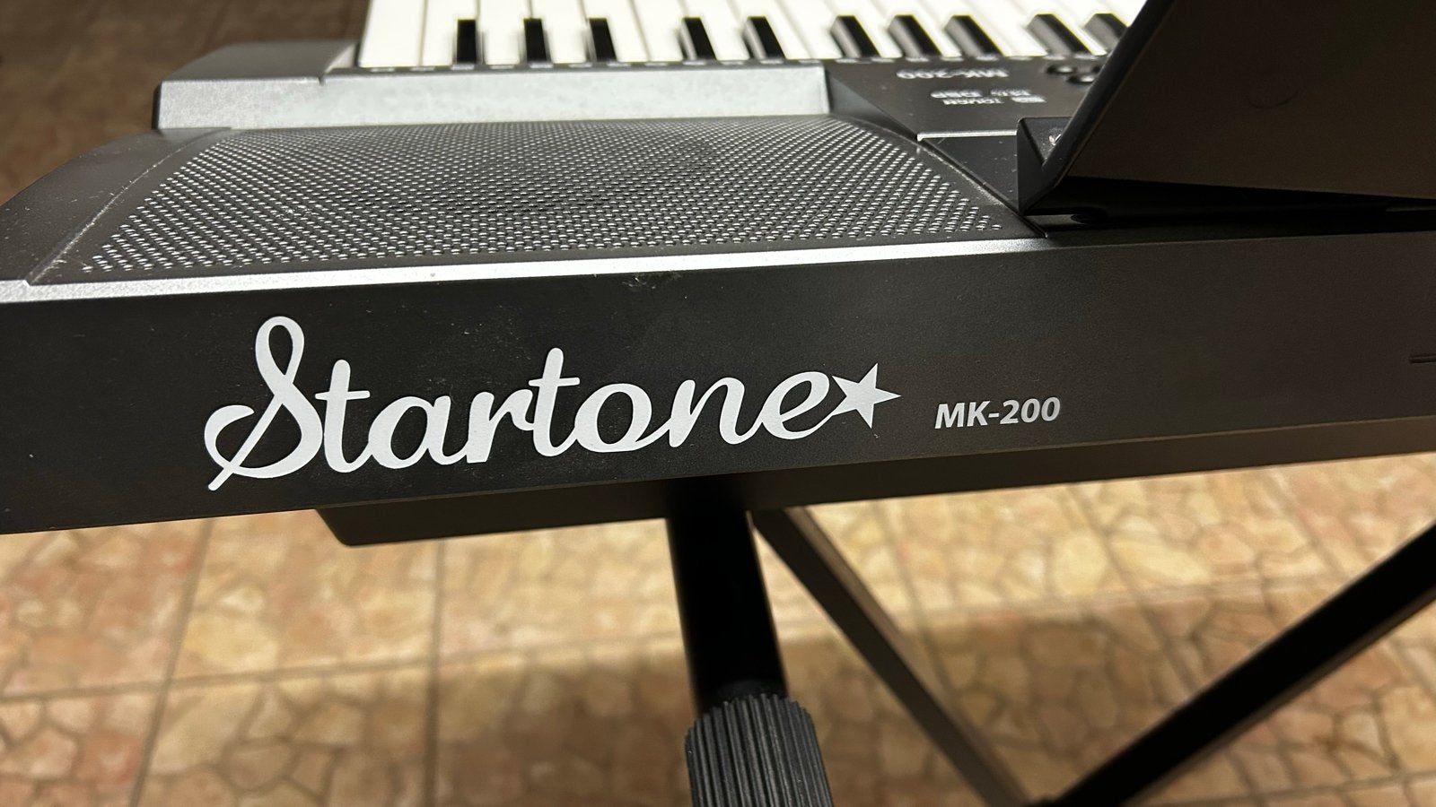 Foto 2 van Startone MK-200 Keyboard met standaard