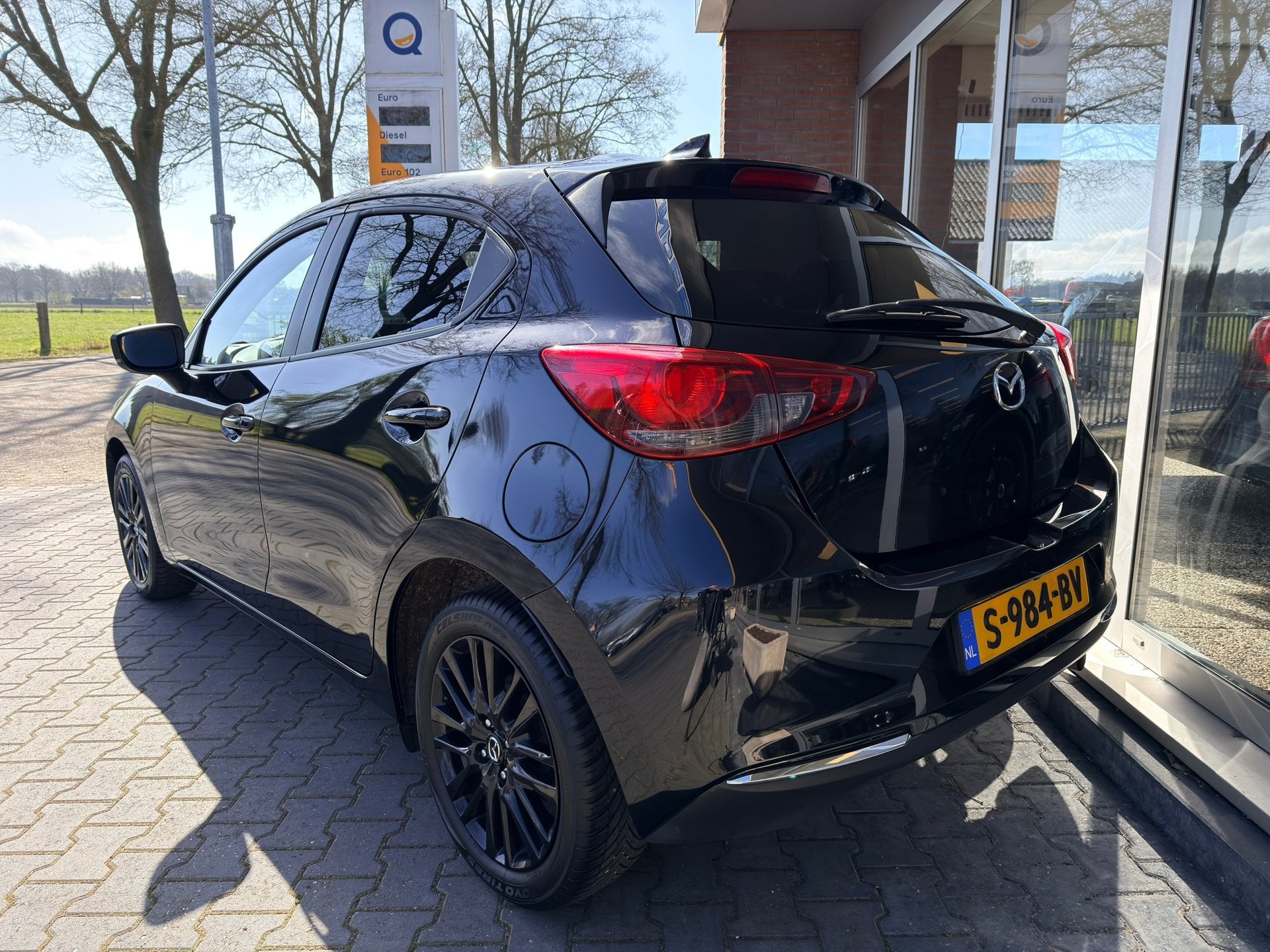 Mazda 2 1.5 Skyactiv-G Sportive Carplay AchteruitrijCamera, Verwarmde buitenspiegels, Stof, 4 cilinders, Zwart
