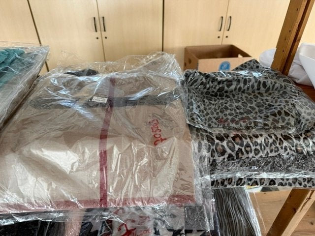 Partij Shawls diversen ruim 125 stuks, Kleding | Dames, Ophalen, Nieuw, Sjaal