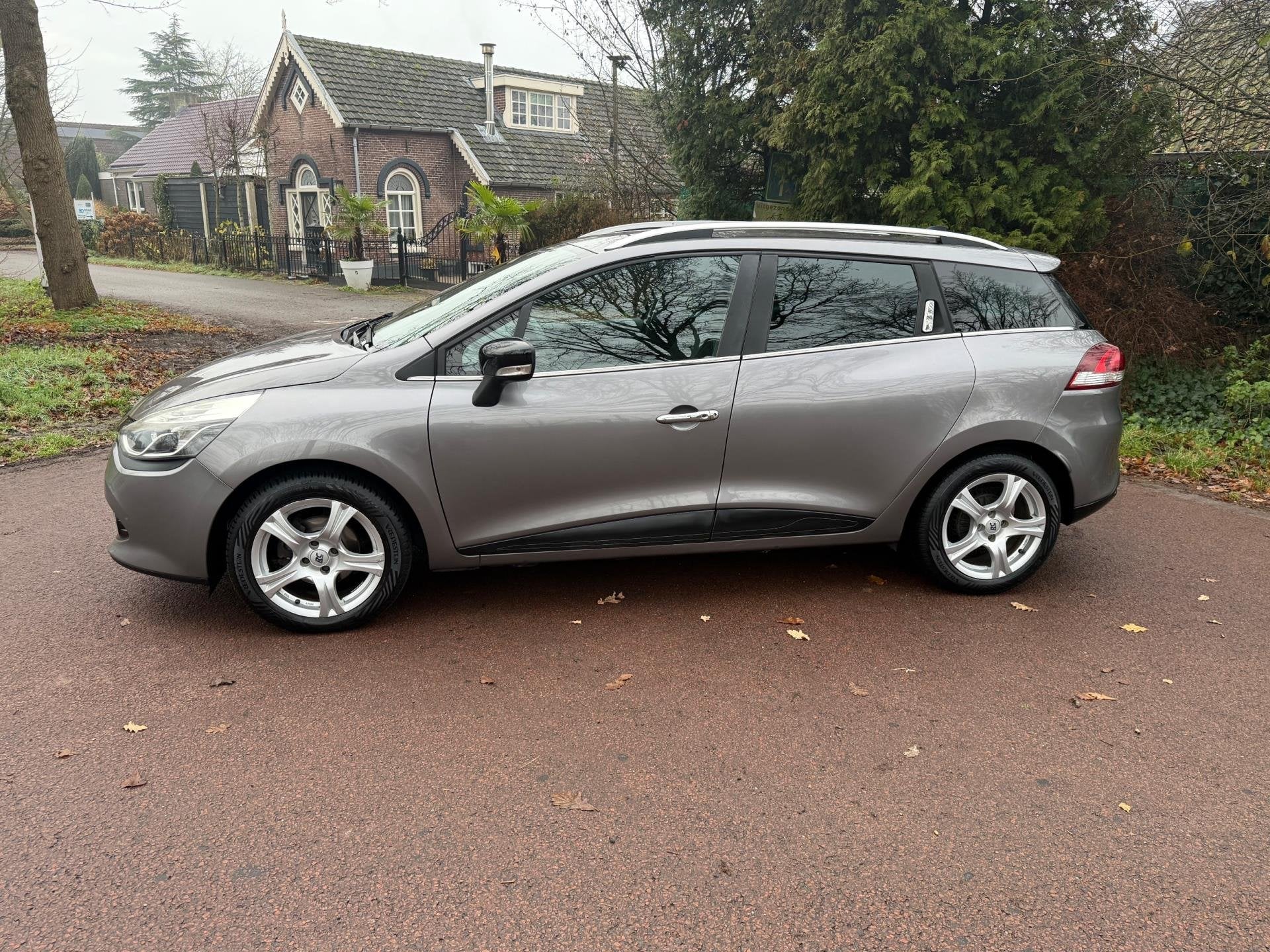 Renault Clio Estate 1.2 Dynamique / Navi / Airco / Automaat, Auto's, Voorwielaandrijving, Euro 5, Gebruikt, Lichtsensor