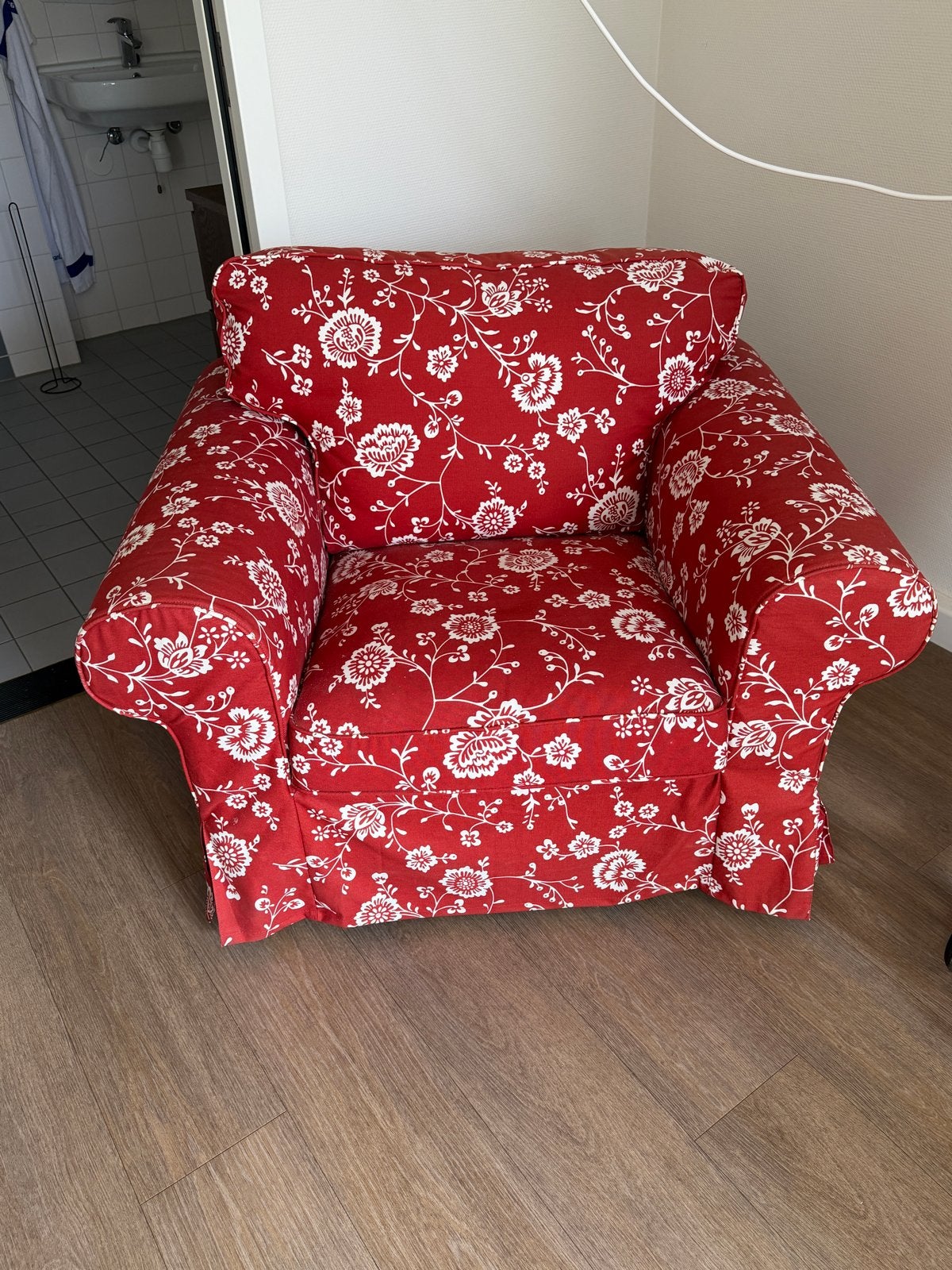 IKEA Ektorp stoel - moet uiterlijk vrijdag weg, Huis en Inrichting, Ophalen, Gebruikt, Rood, Eén