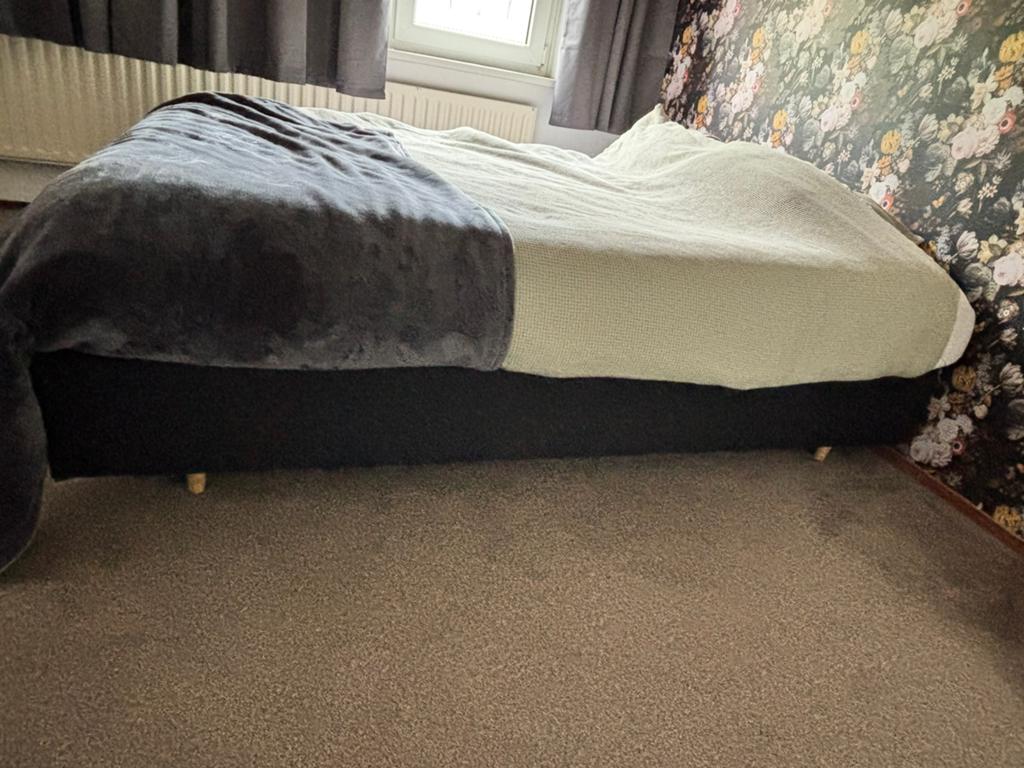 Een nette 2-persoons boxspring 180x210, Ophalen, Gebruikt, 210 cm, Tweepersoons