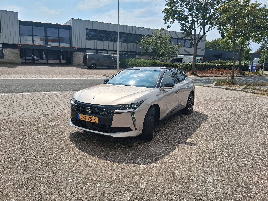 DS N4  158kw/ 213pk 2025 Champagne metalic, Auto's, DS, 32 min, Zwart, Leder en Stof, Elektrisch