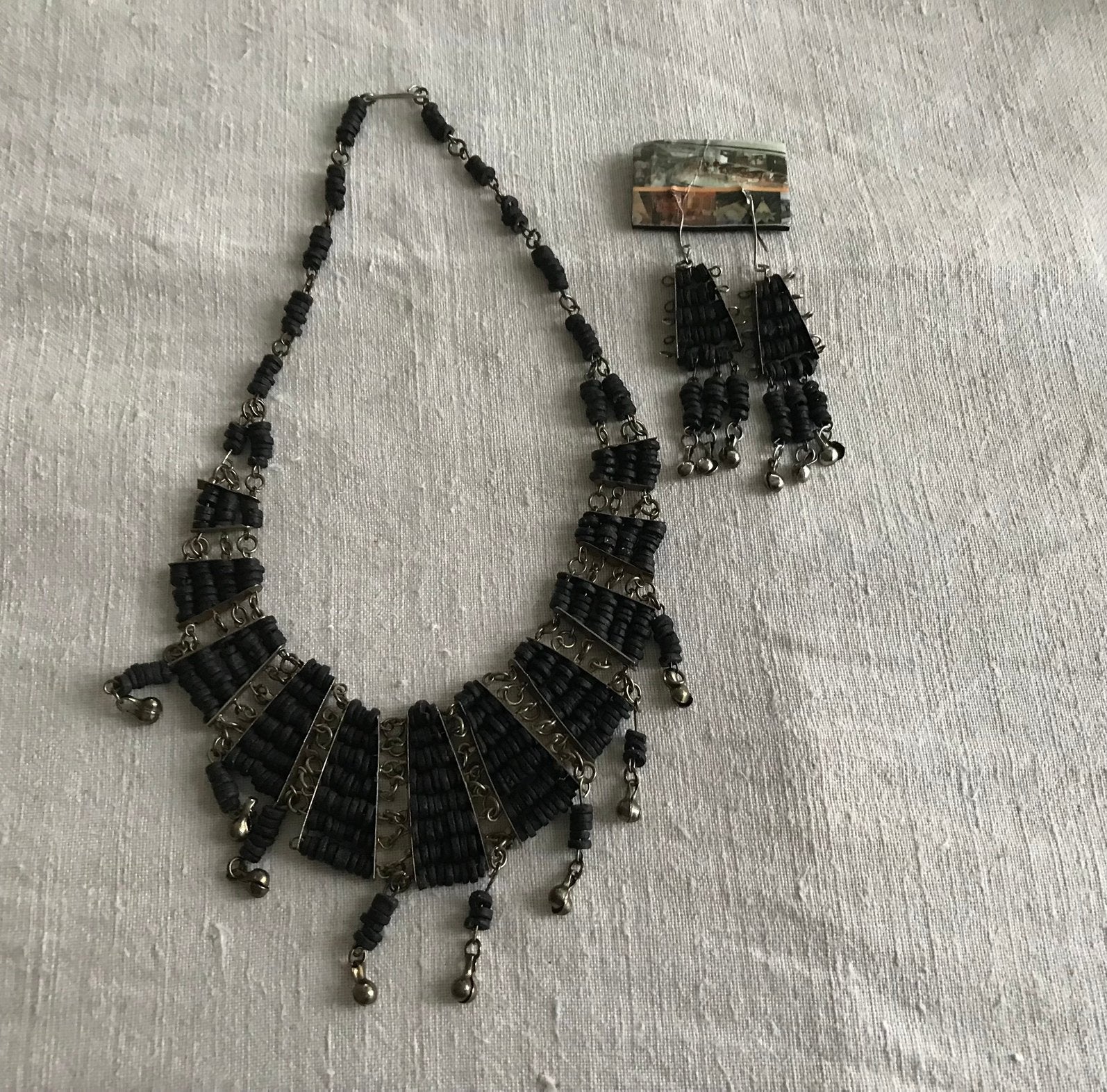 Mooie ketting zwart met oor hangers, Ophalen of Verzenden, Zo goed als nieuw, Zwart, Overige materialen