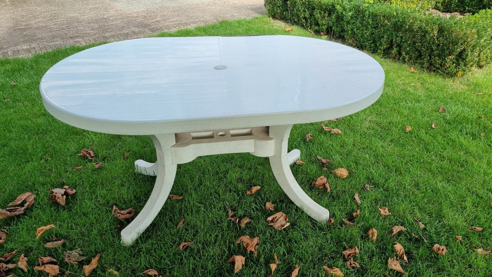 2 gebruikte kunststof tuintafels, 89x139 cm, Tuin en Terras, Ophalen, Gebruikt, Ovaal, Kunststof
