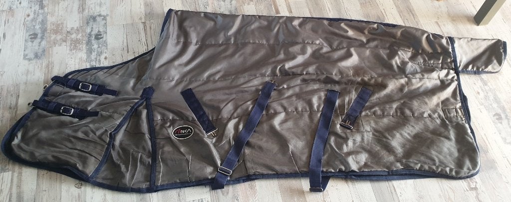 GEBRUIKTE STALDEKEN, MERK NIKA, 100 GRAM, MAAT 195 CM, Dieren en Toebehoren, Full (L), Gebruikt, Overige merken, Ophalen of Verzenden