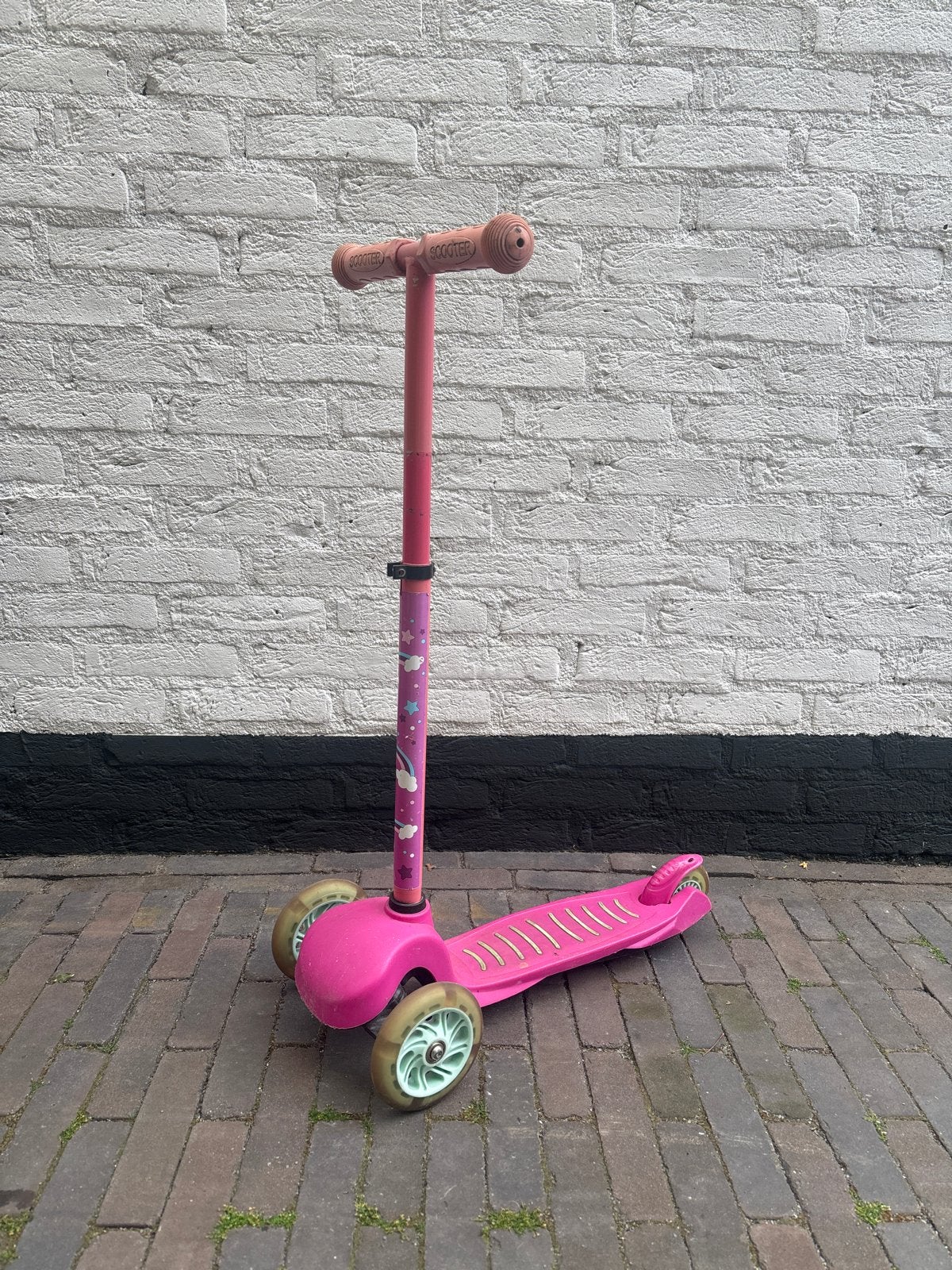 Roze kinderstep met 3 wielen en regenboogmotief, Fietsen en Brommers, Steps, Ophalen, Gebruikt, Gewone step