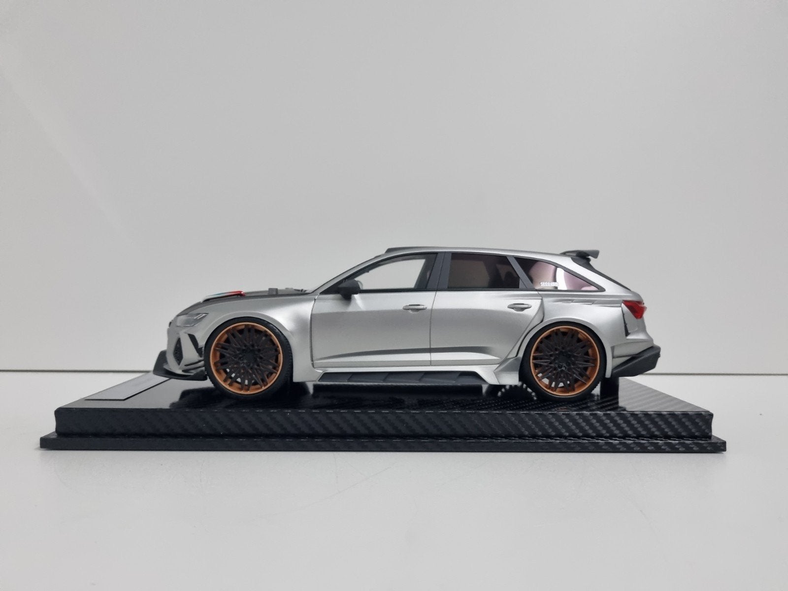VIP Models
Audi RS6 666 2NCS
Audi "Ferrari" 1/99 1:18 Nieuw, Ophalen of Verzenden, Nieuw, Auto